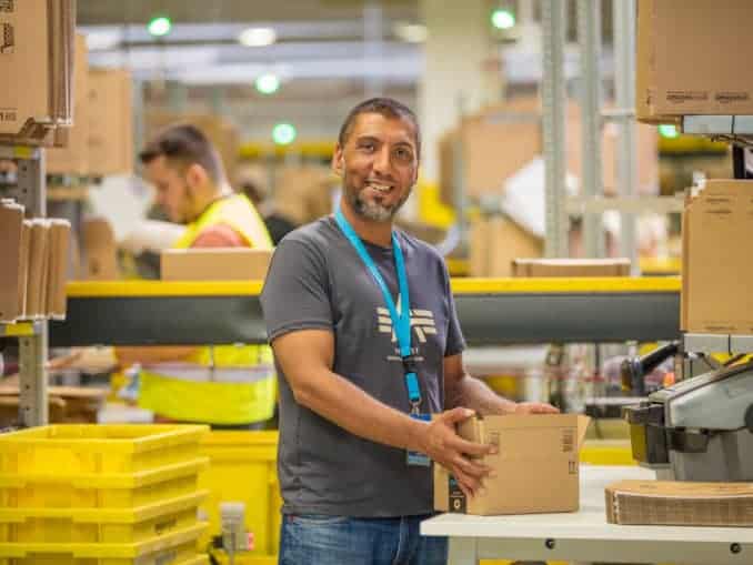 Amazon Mitarbeiter/in, Copyright Amazon | Foto: Marcus Schlaf Amazon Mitarbeiter/in, Copyright Amazon | Foto: Marcus Schlaf