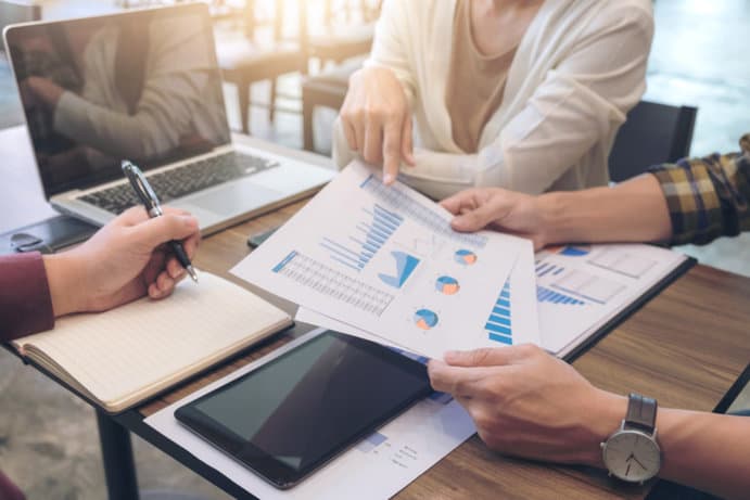 Das ABC des Mittelstandes für mehr Effizienz — ein kleiner Ratgeber Strategie Besprechung im Unternehmen